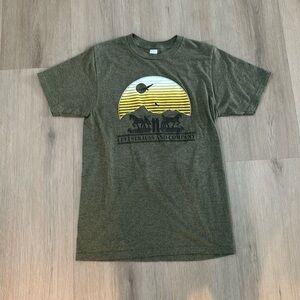 💥3 for $15💥 Levi's Strauss and Company heathered green graphic tee. Men's size S